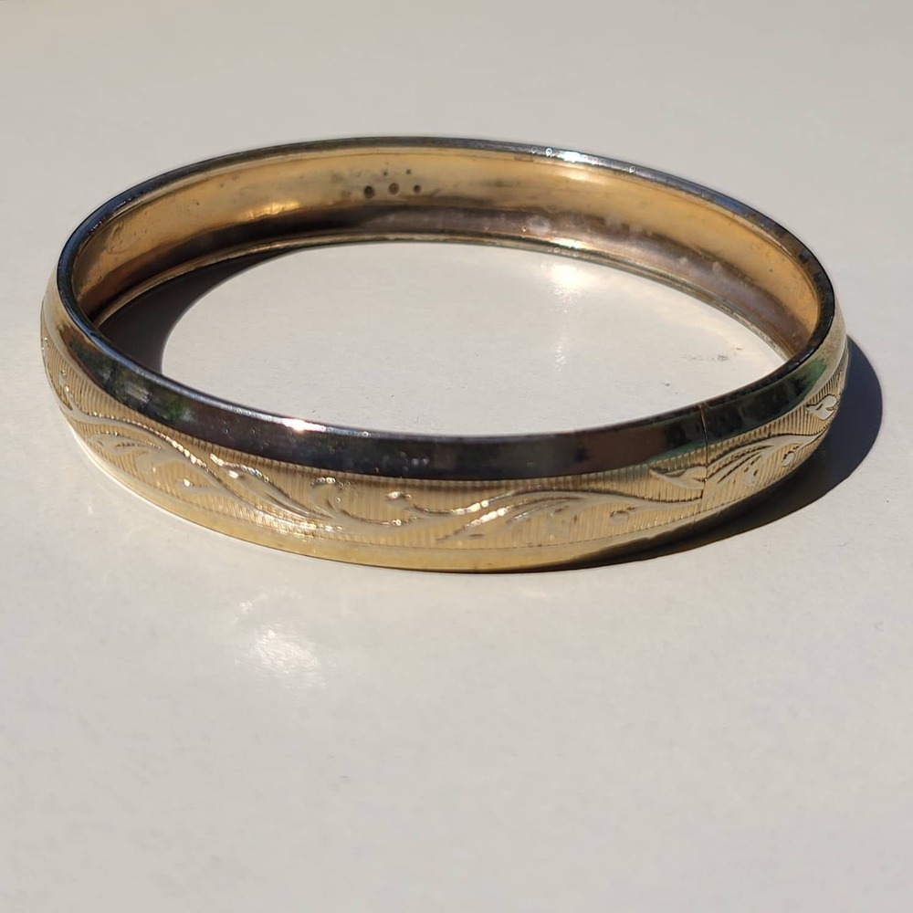 Vintage Gold Tone Metal Etched Floral Scroll Bangle Bracelet